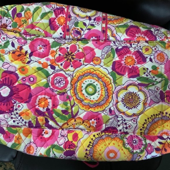 SOLD! VERA BRADLEY Large Travel Duffel Bag - Picture 12 of 12